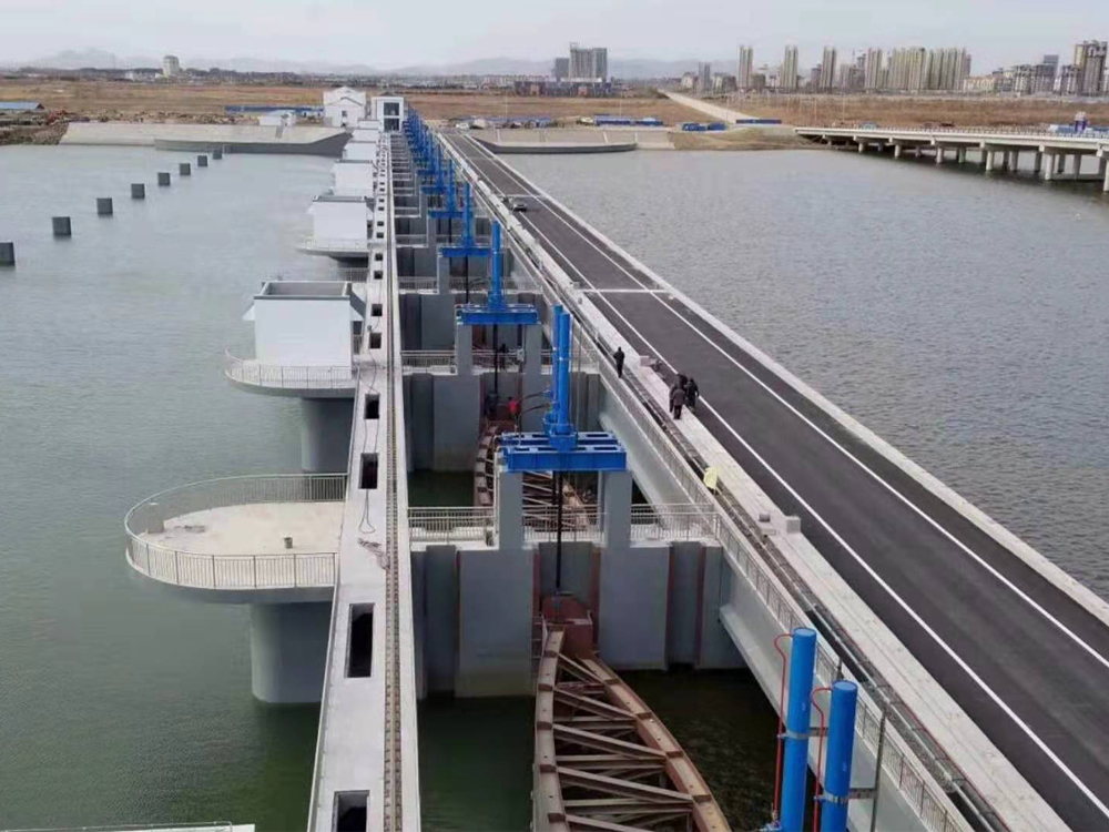 威海香水河擋潮閘，雙曲拱弧形結(jié)構(gòu)，獲發(fā)明專利
